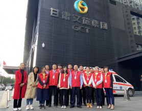 甘肅文旅集團和廣武門后街社區(qū)開展“整治共享單車亂停亂放”志愿服務(wù)活動